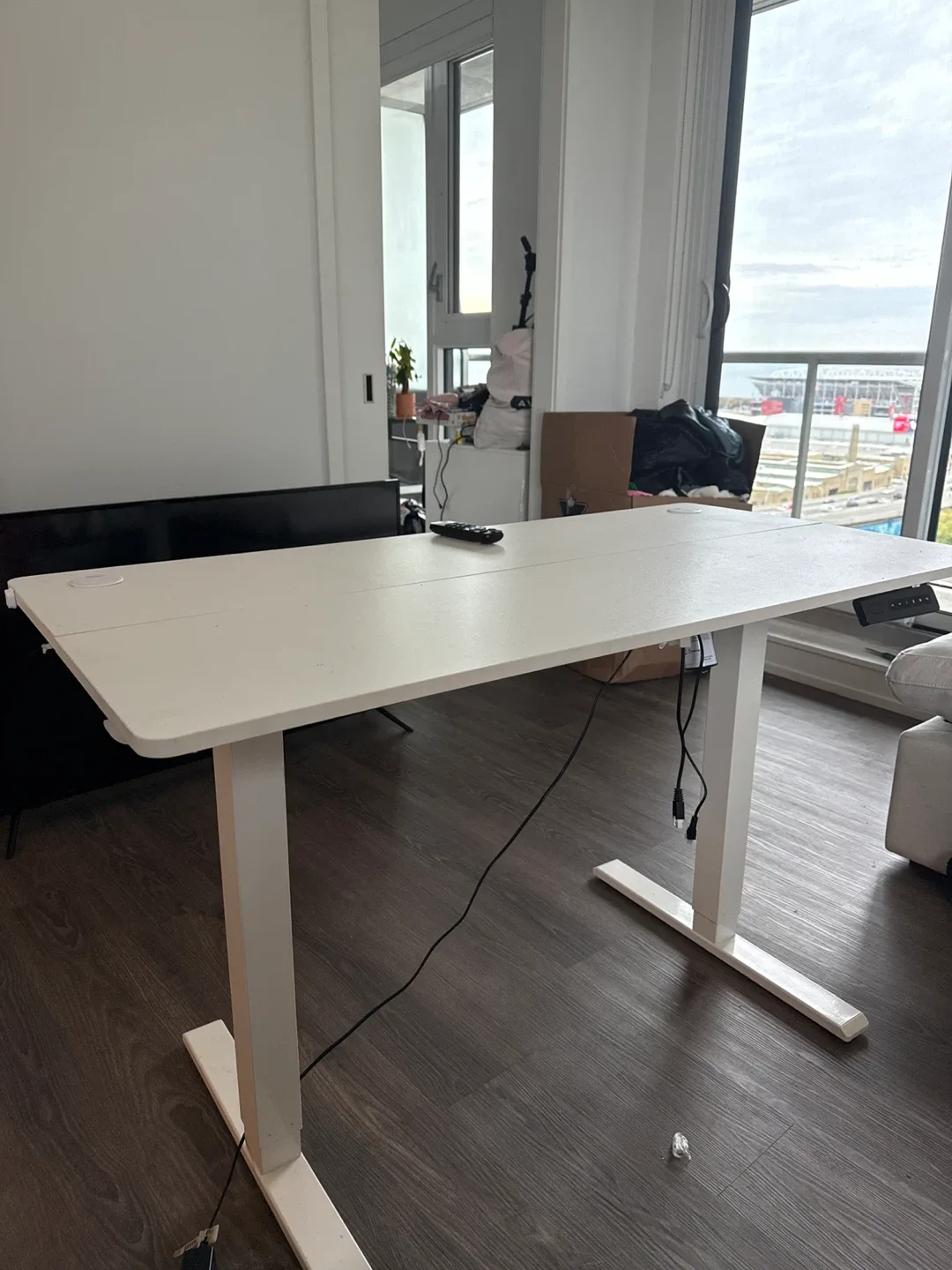 FEZIBO 55-Inch White Adjustable Standing Desk image indicator(3)