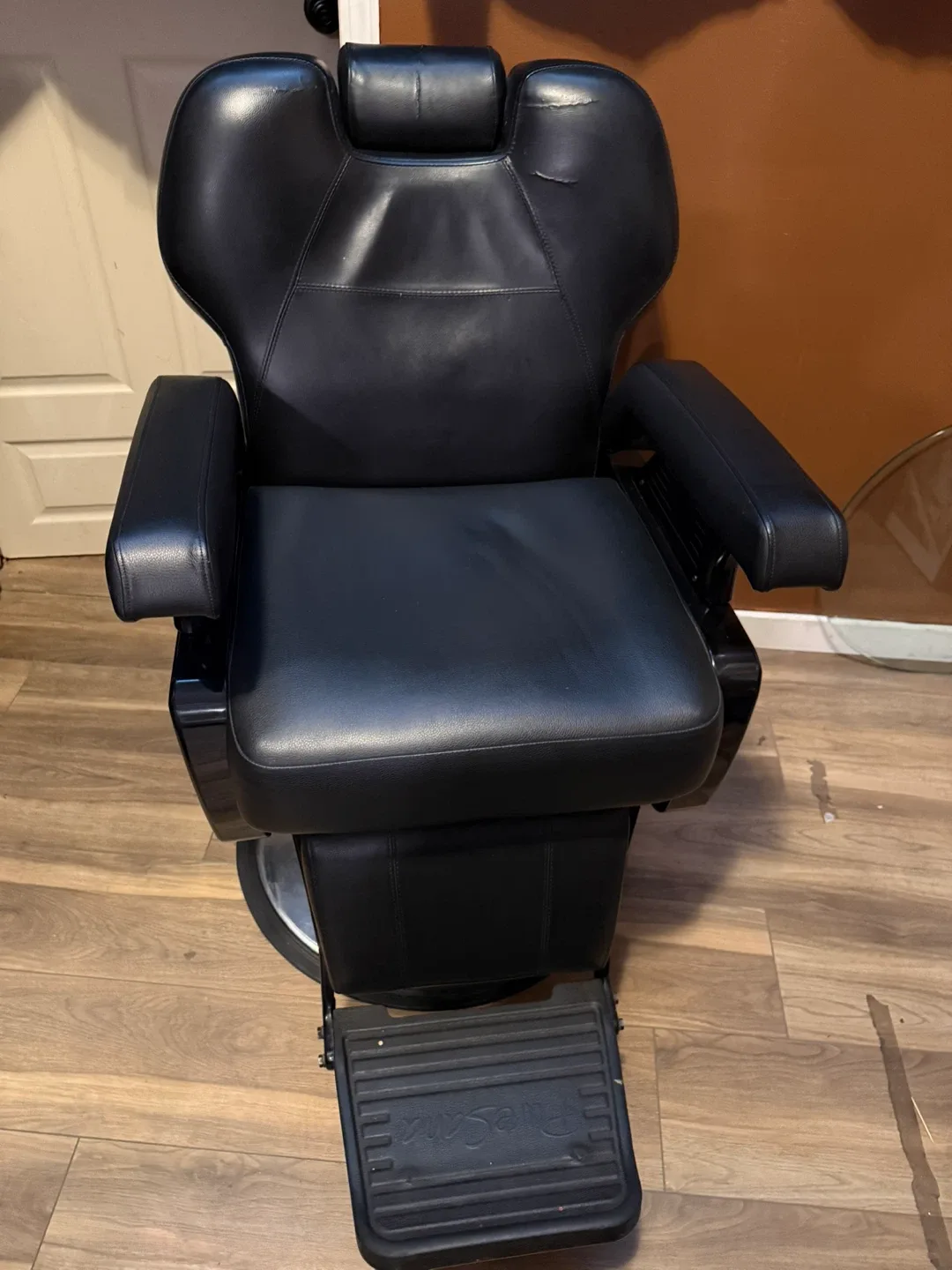 Black PureSana Barber Chair image indicator(3)