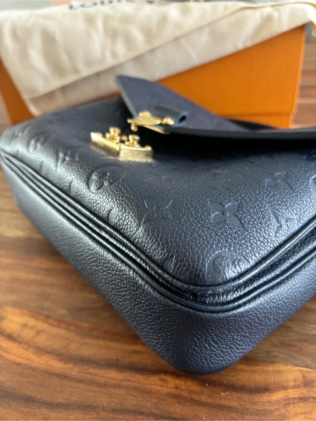 Louis Vuitton Pochette Métis image indicator(6)