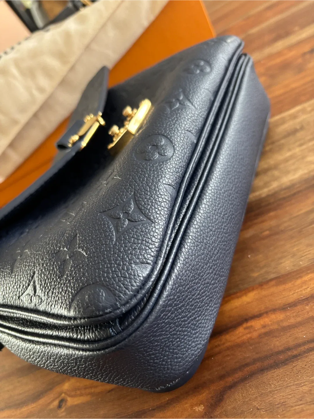 Louis Vuitton Pochette Métis image indicator(5)