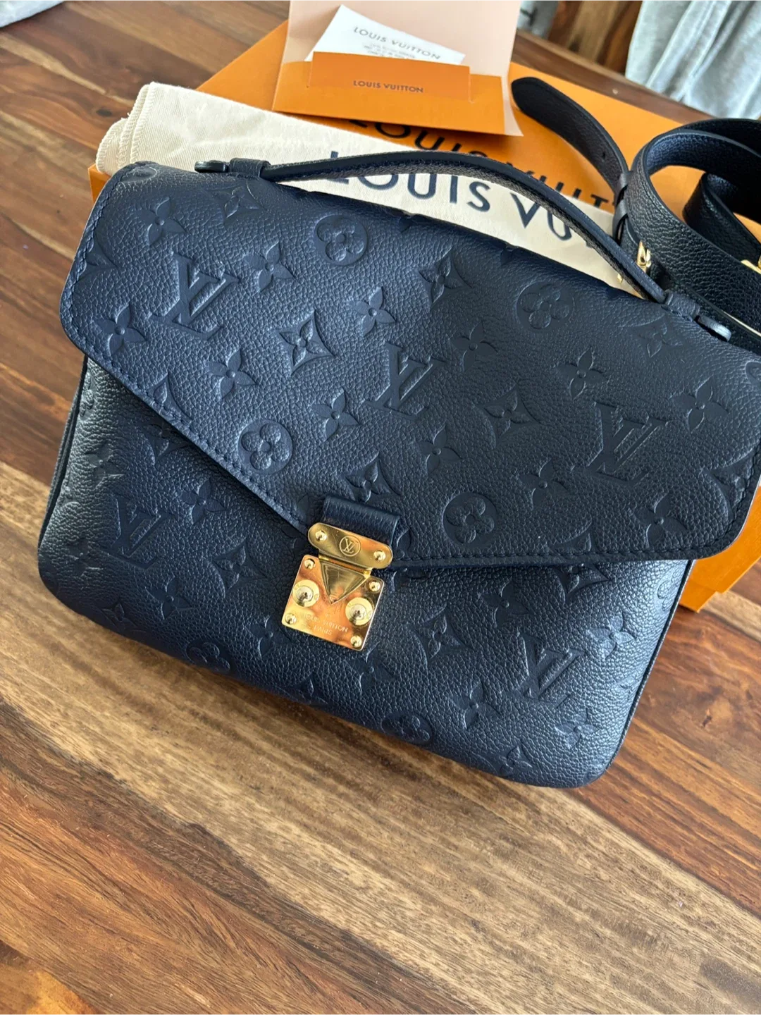 Louis Vuitton Pochette Métis image indicator(2)