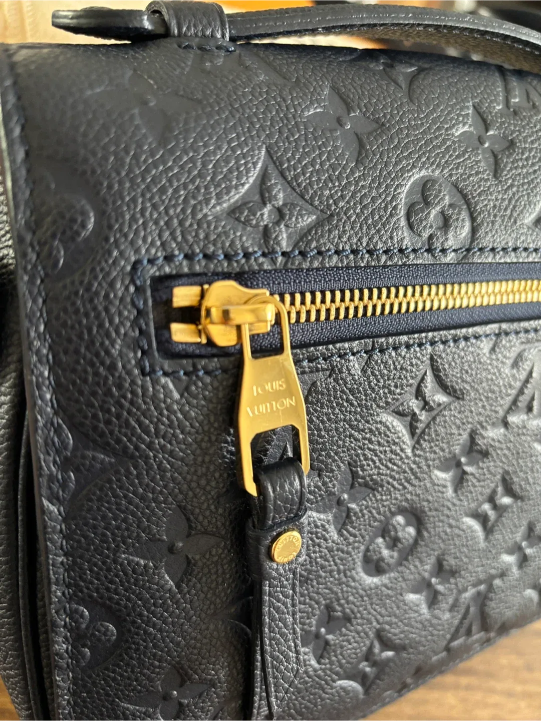 Louis Vuitton Pochette Métis image indicator(8)