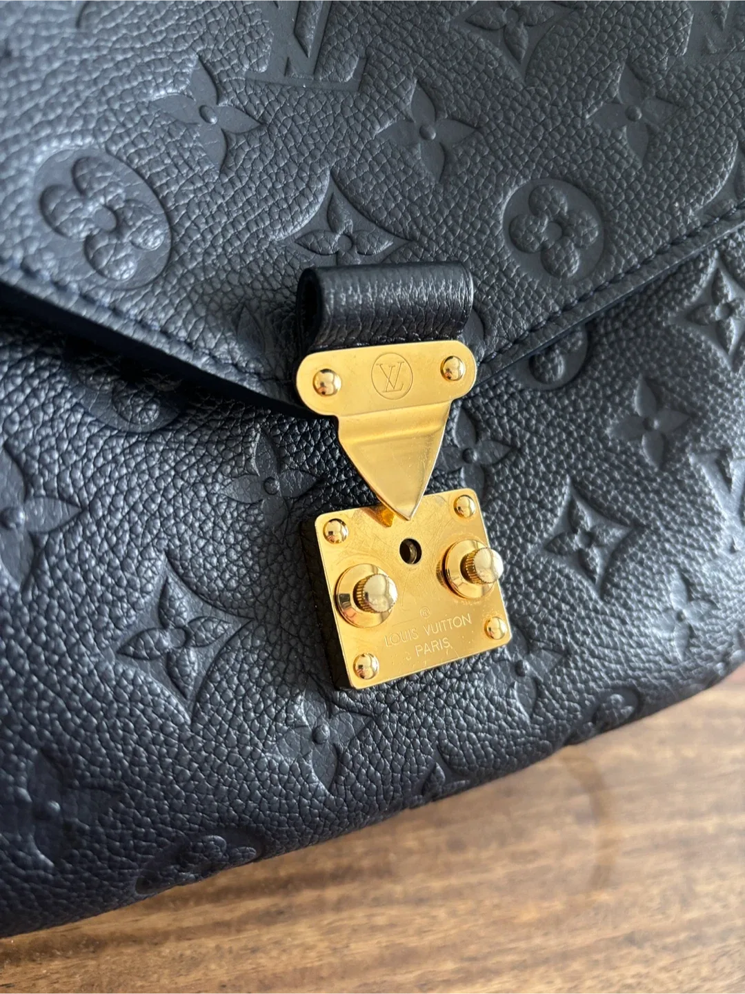 Louis Vuitton Pochette Métis image indicator(9)