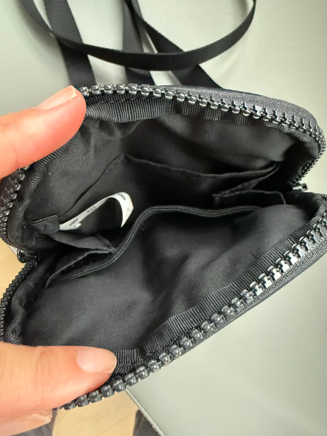 Lululemon convertible Crossbody/waist pouch - photo 2