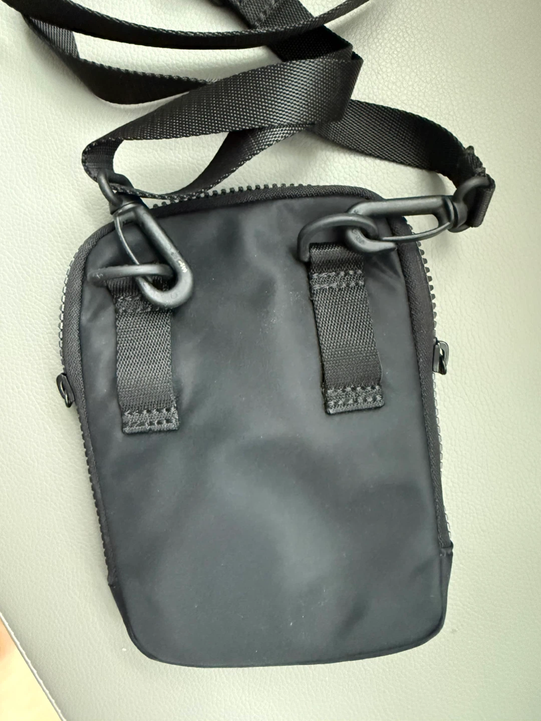 Lululemon convertible Crossbody/waist pouch - photo 3
