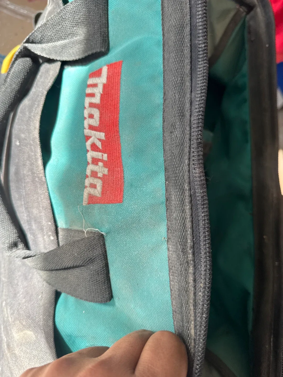 Makita Tool Bag with Drill and Accessories image indicator(2)