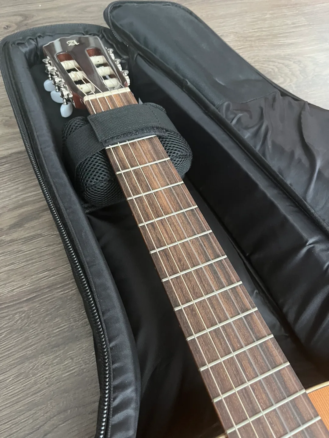 Alhambra FC Classical Guitar with Case image indicator(3)