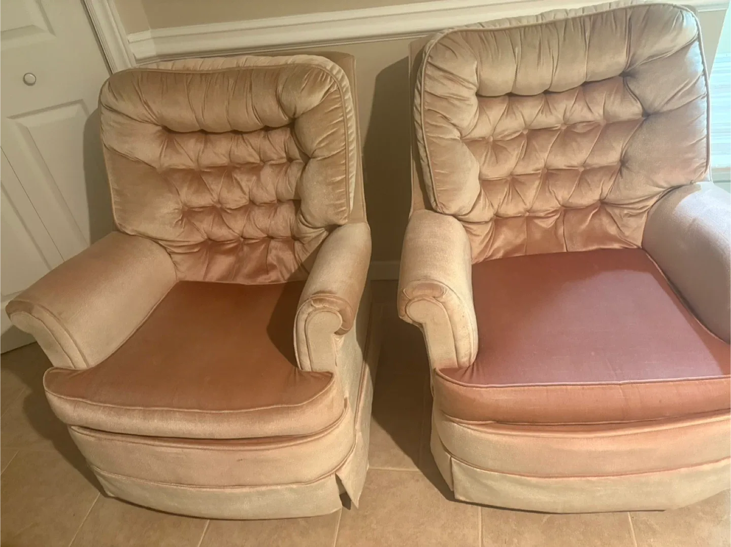 2 Velvet cushion sofa recliner only for 25 $ thumbnail