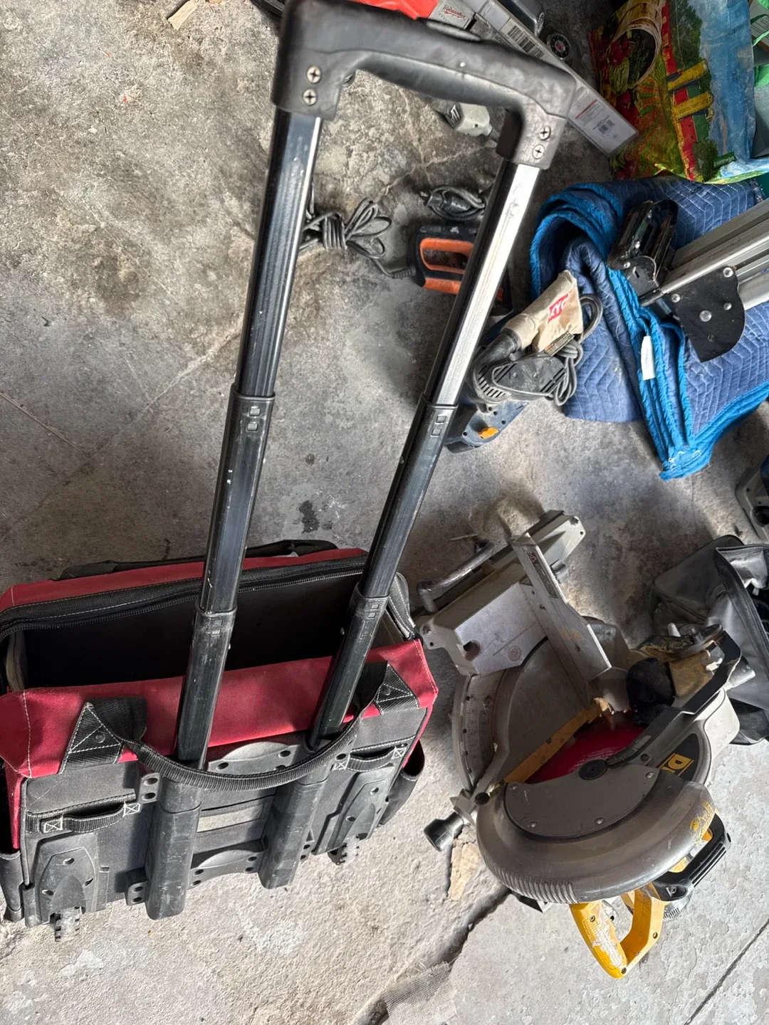 Husky Rolling Tool Tote Bag image indicator(3)