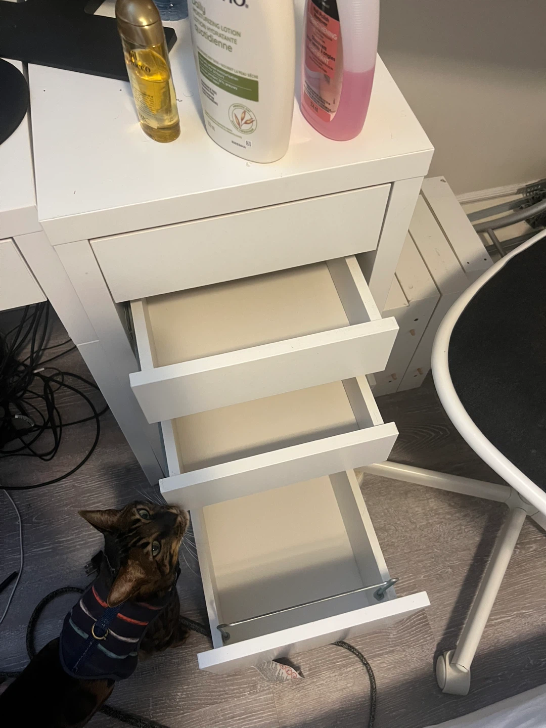 White Desk with Drawers - photo 3