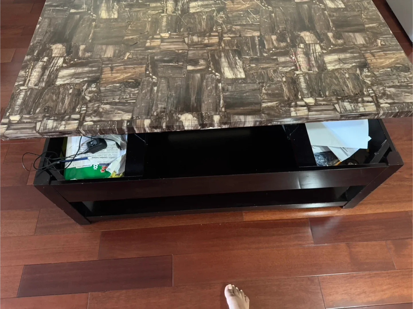 Coffee Table with Lift Top Storage image indicator(2)