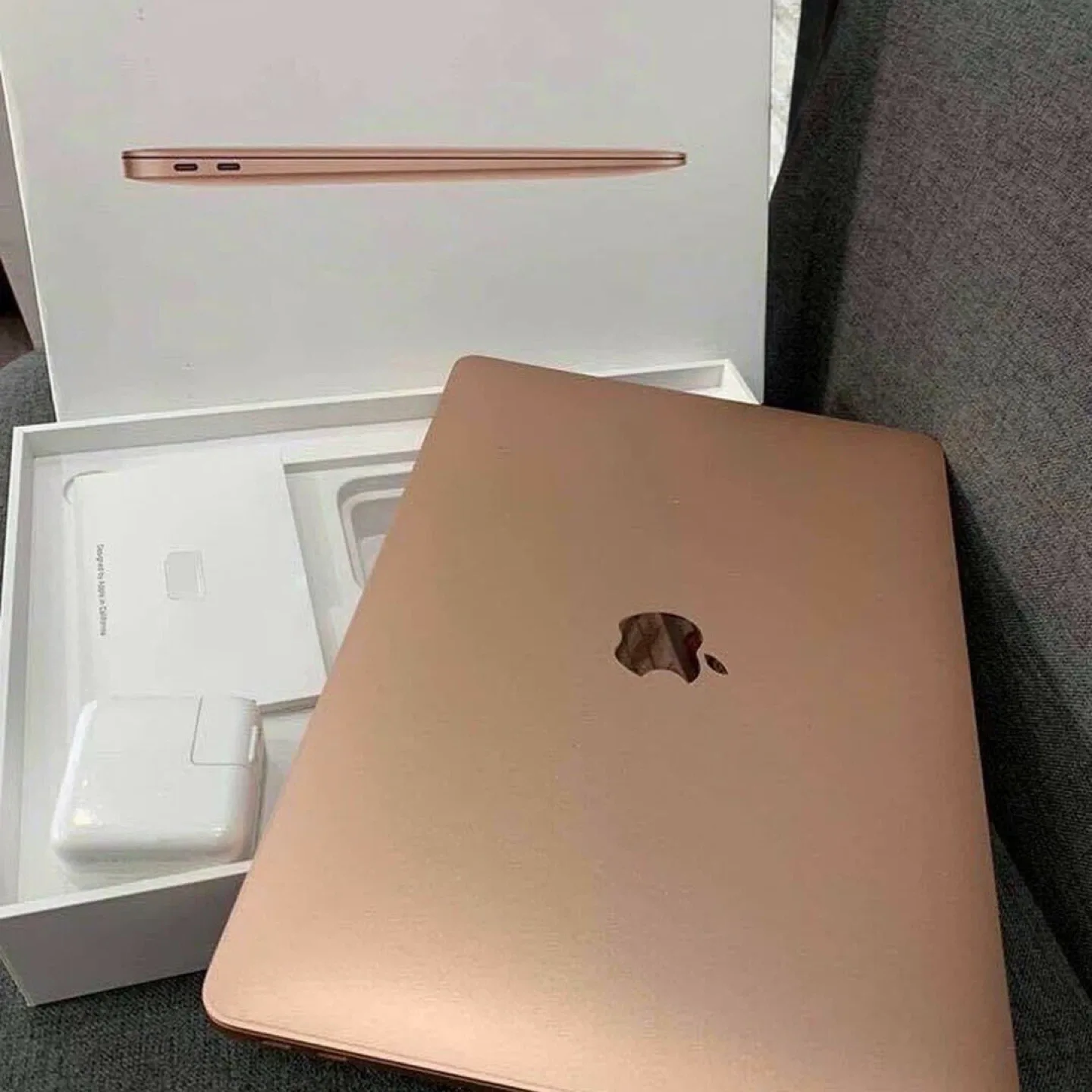 Apple MacBook Air 13inch - Rose Gold image indicator(2)