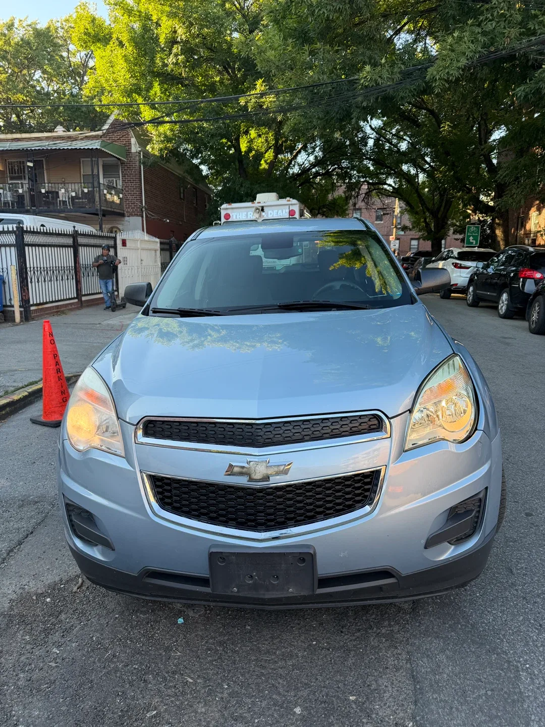 Silver Chevrolet Equinox SUV thumbnail