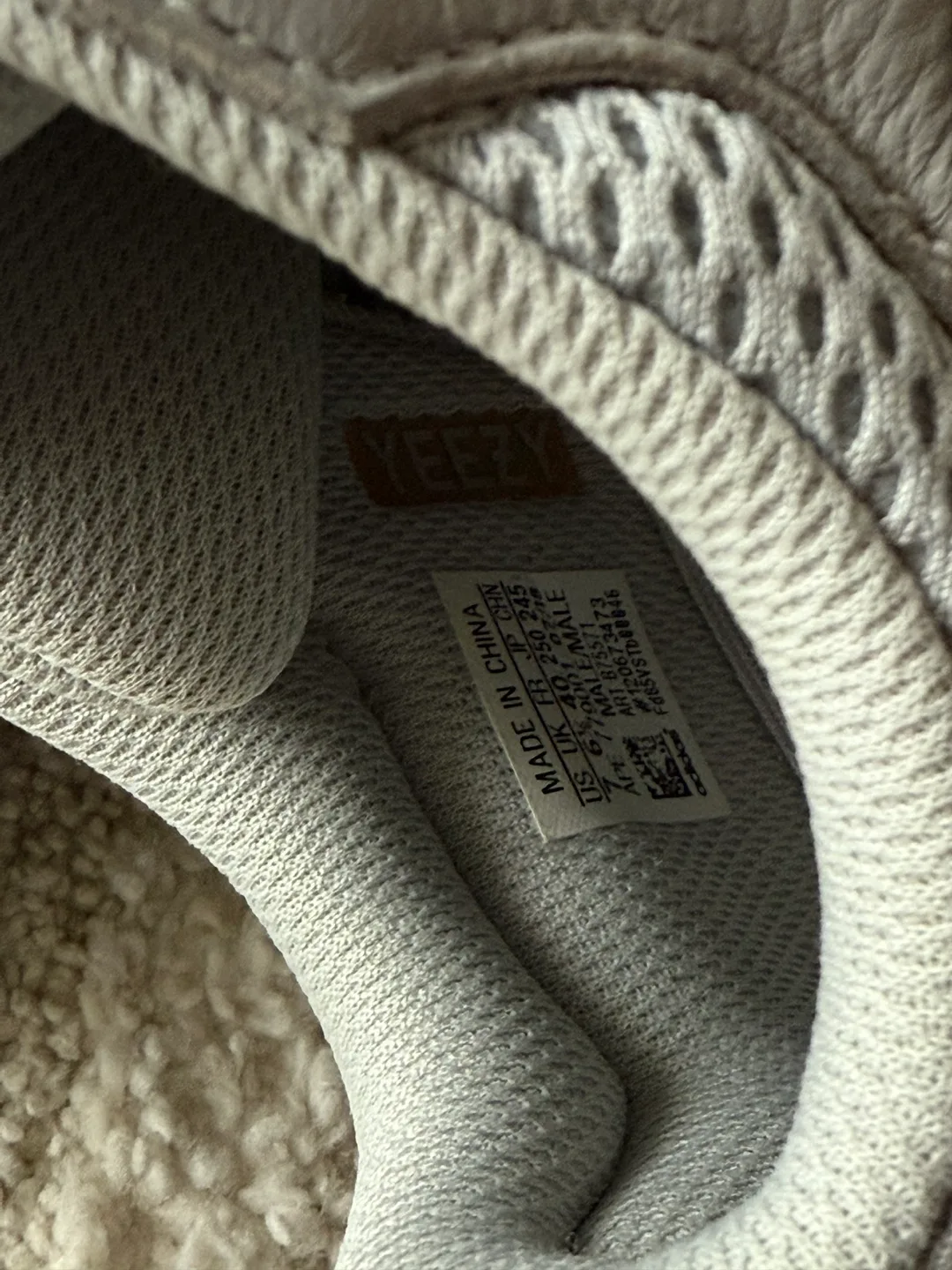 Adidas Yeezy 700 image indicator(4)