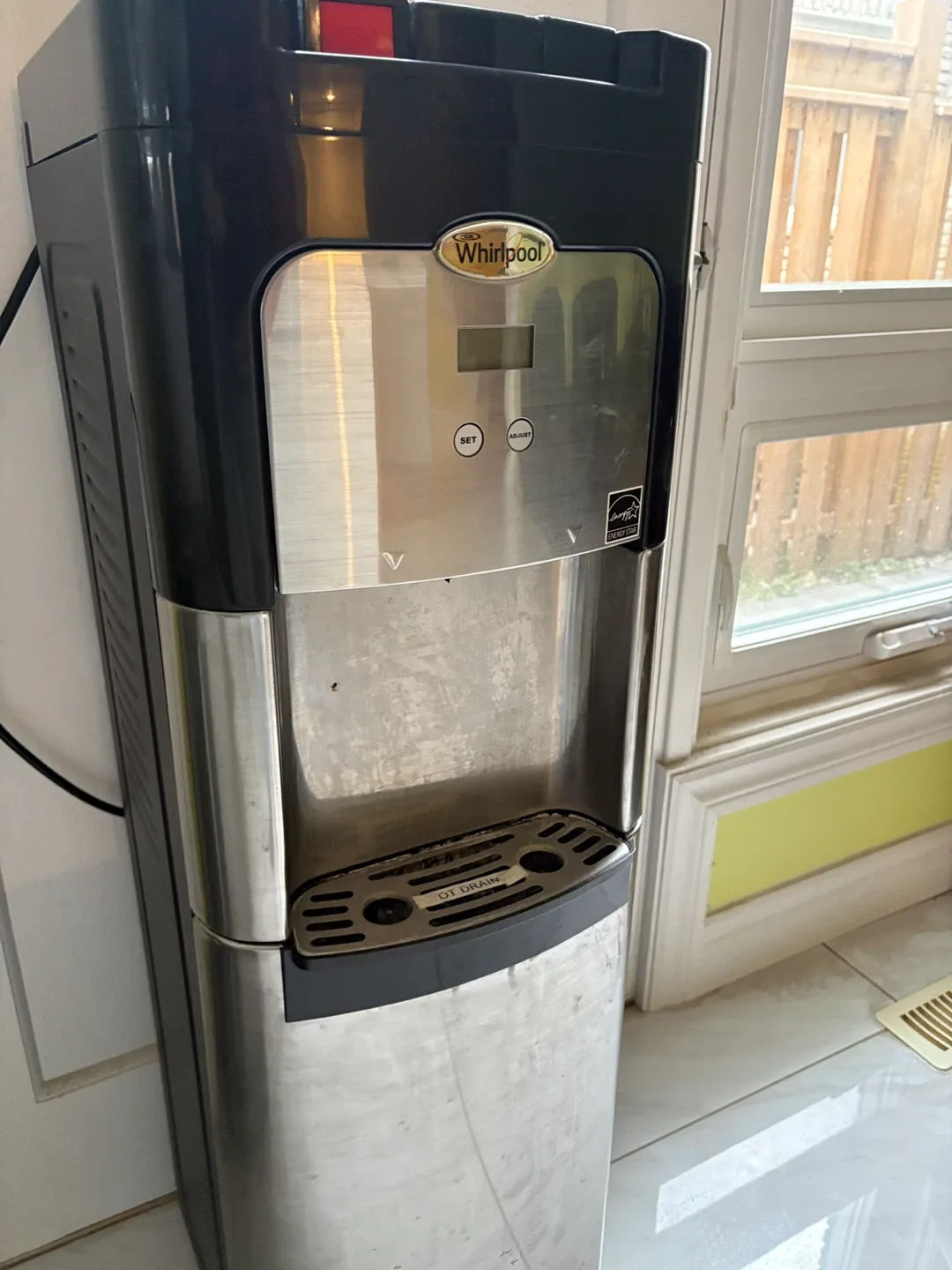 Whirlpool Water Dispenser - Stainless Steel image indicator(4)