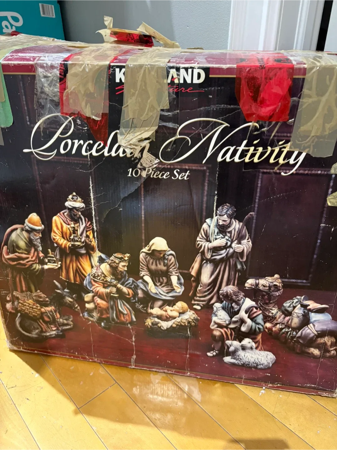 Kirkland Signature Porcelain Nativity 10 Piece Set thumbnail