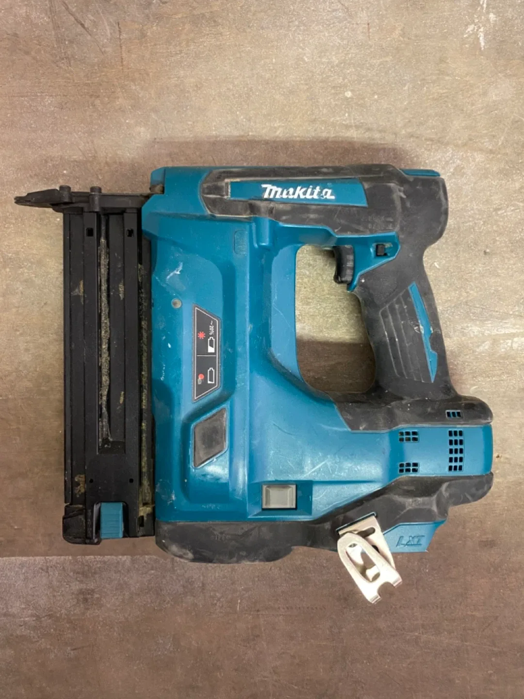 Makita DBN500 Nailer - 15-50mm Nail Length thumbnail