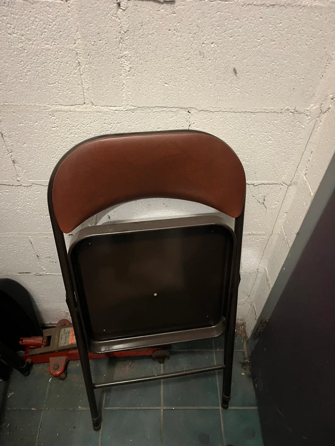 4 Brown Folding Chair image indicator(2)