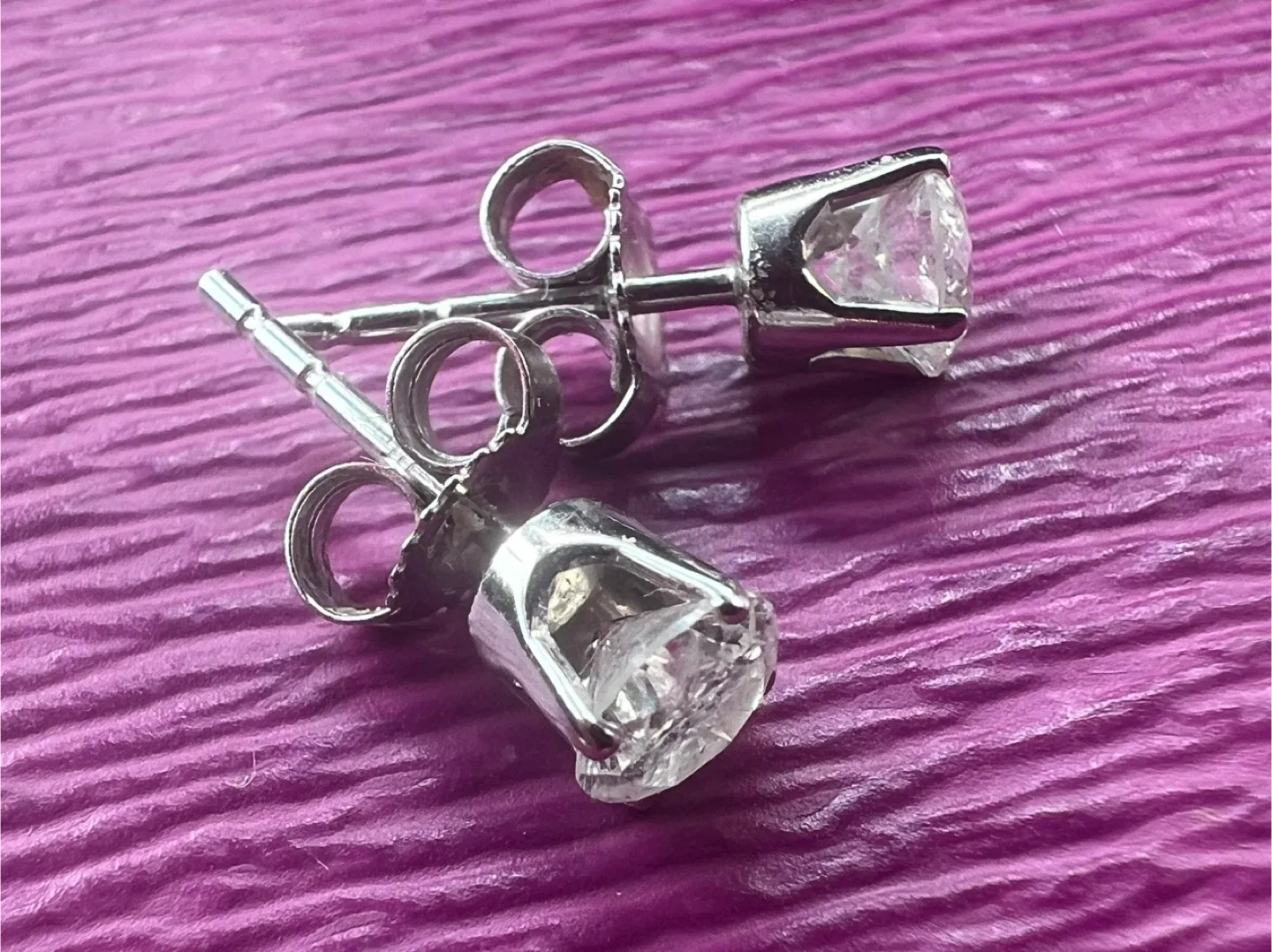 10 k Diamond Stud Earrings thumbnail