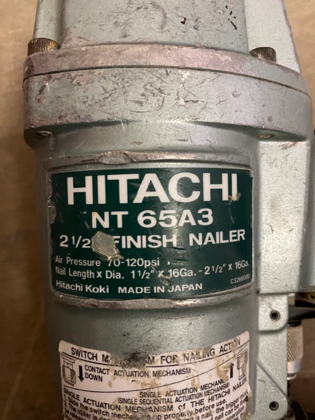 Hitachi NT65A3 2 1/2" Finish Nailer image indicator(2)