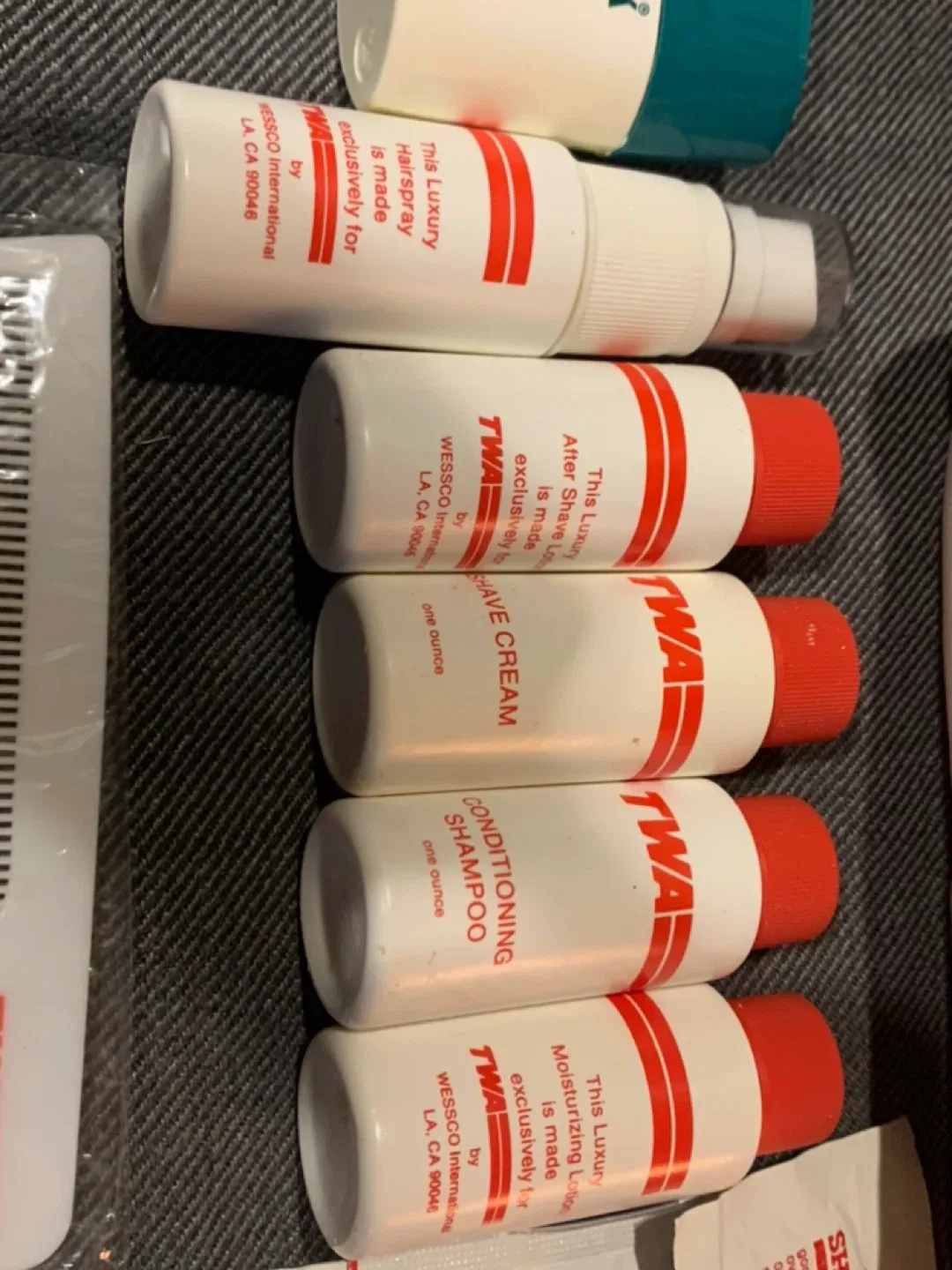 Vintage TWA Overnight Kit image indicator(2)