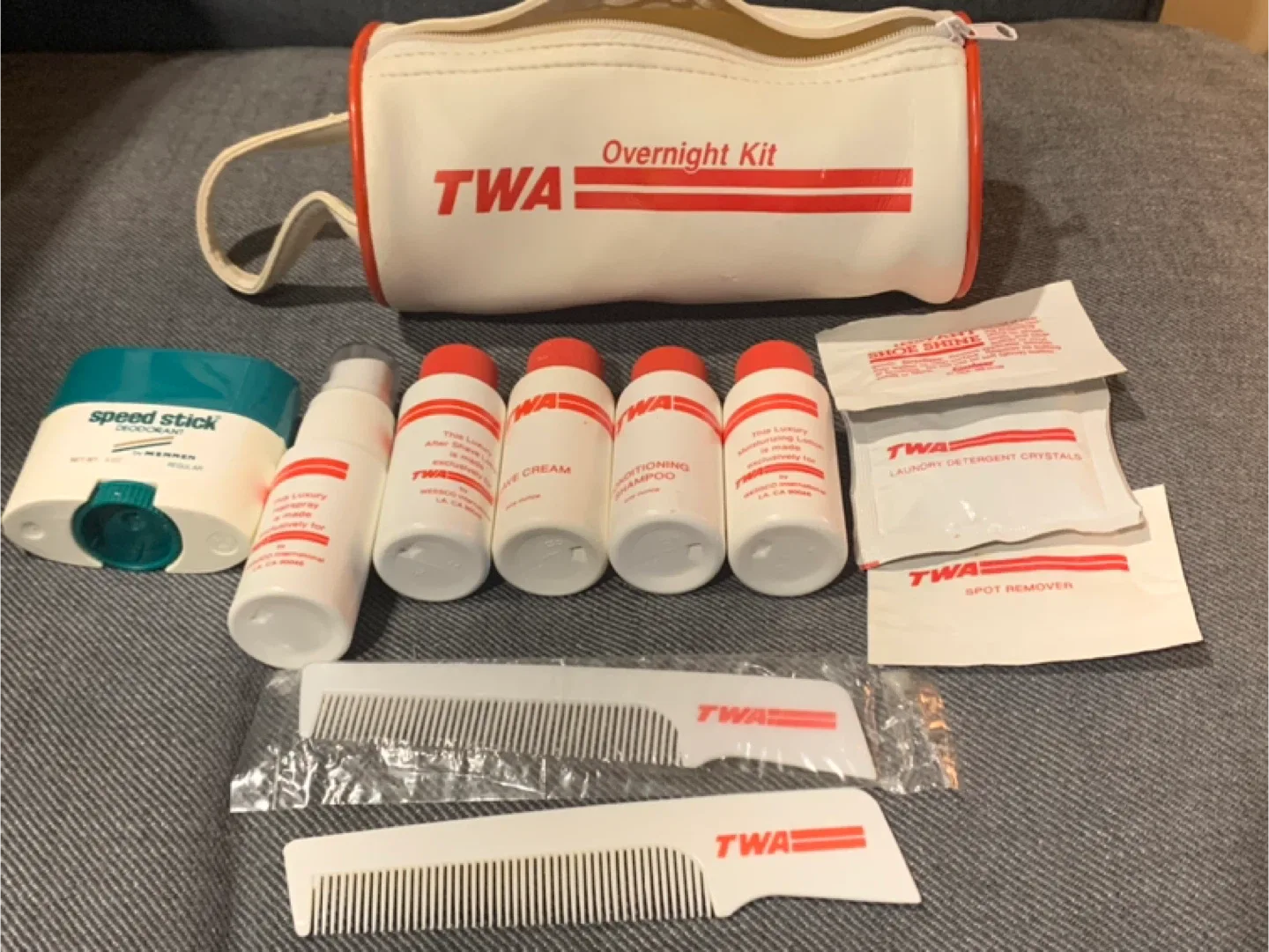 Vintage TWA Overnight Kit image indicator(5)
