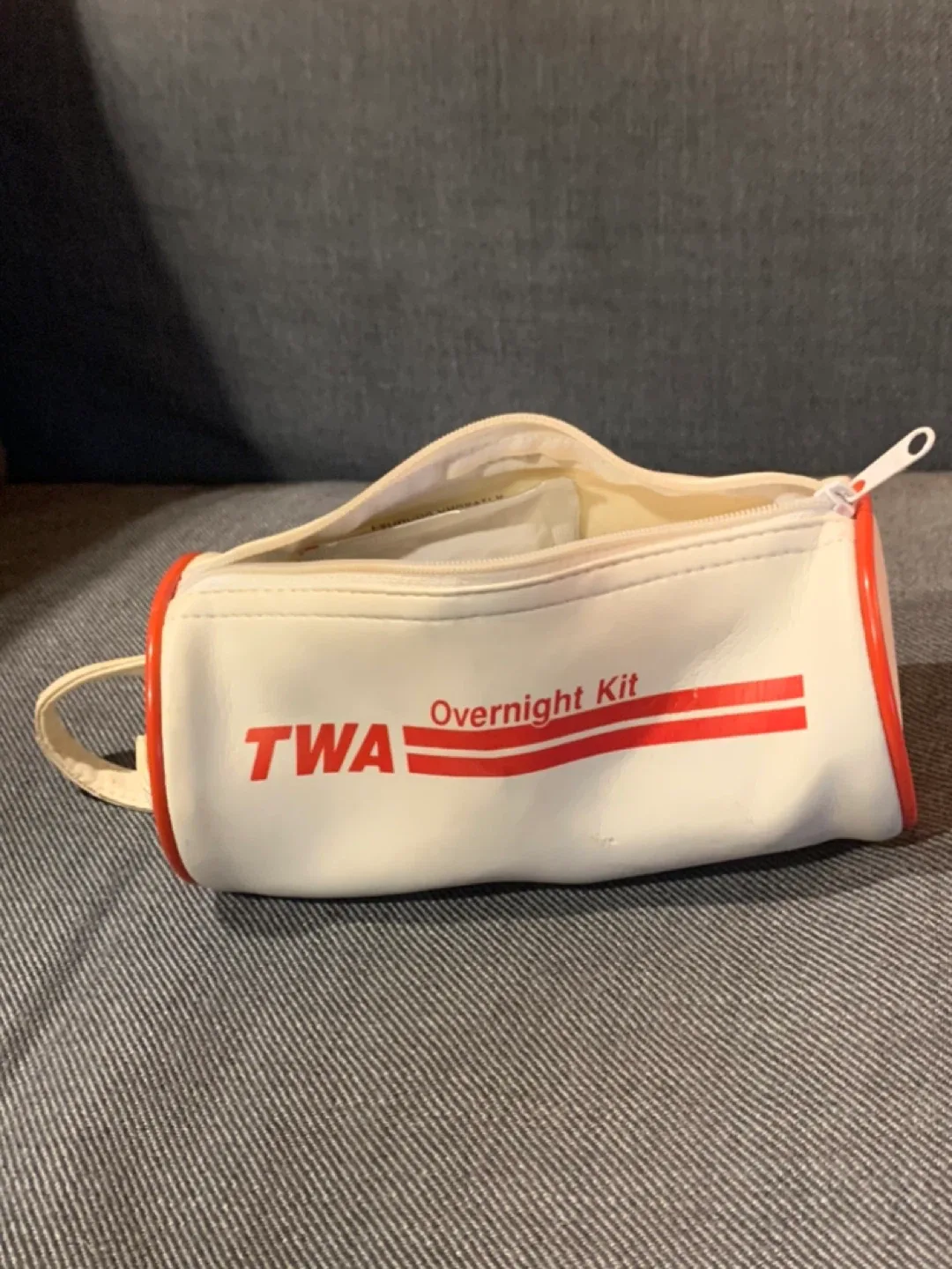Vintage TWA Overnight Kit image indicator(7)