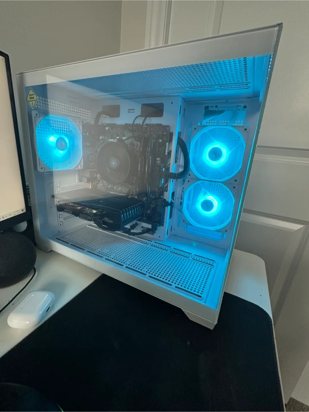 White Gaming Pc image indicator(3)