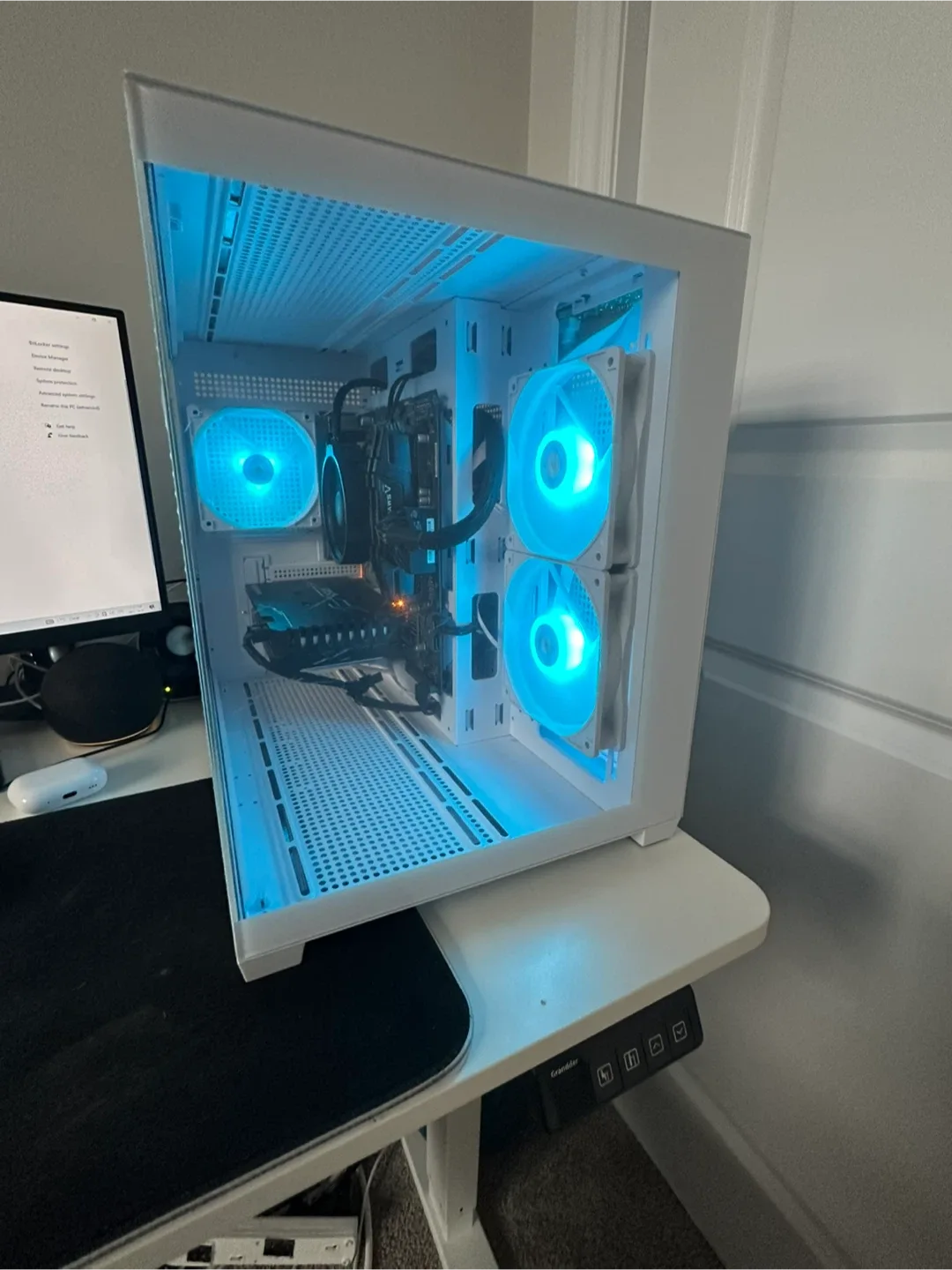 White Gaming Pc image indicator(2)