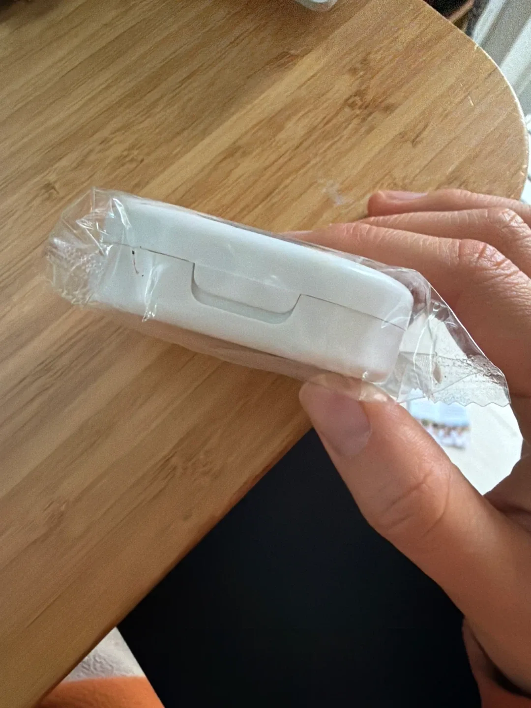 Contact lenses storage or small item box image indicator(2)