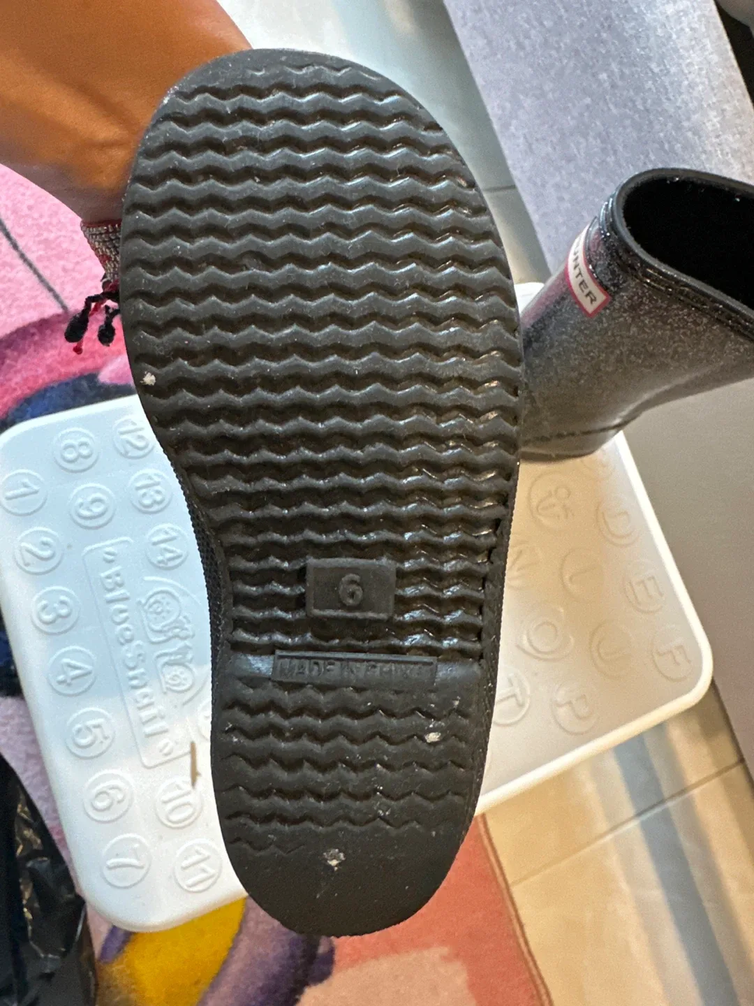 Hunter Kids Glitter Rain Boots - Size 6 image indicator(2)