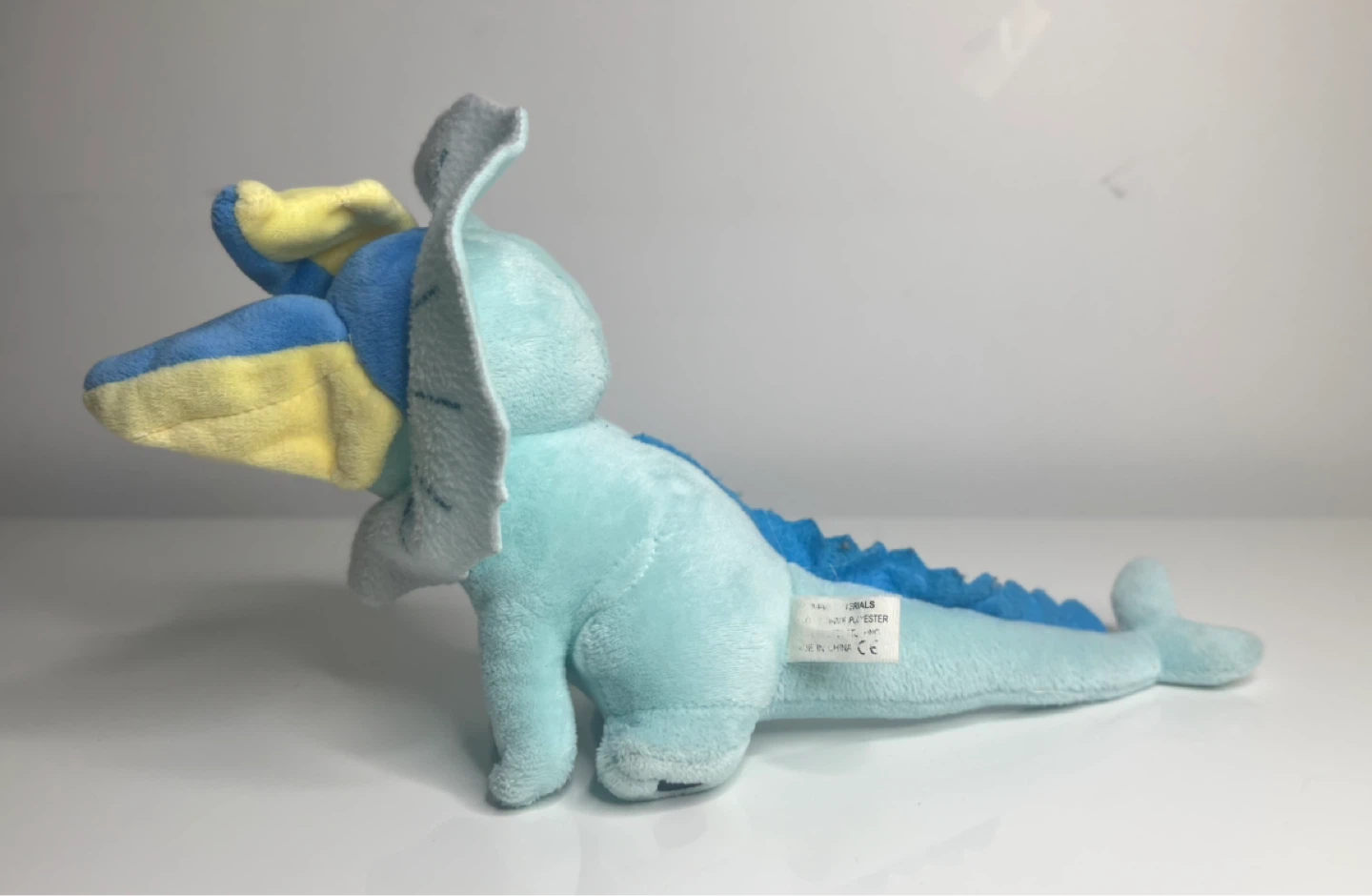 Pokémon Vaporeon Plush - photo 2