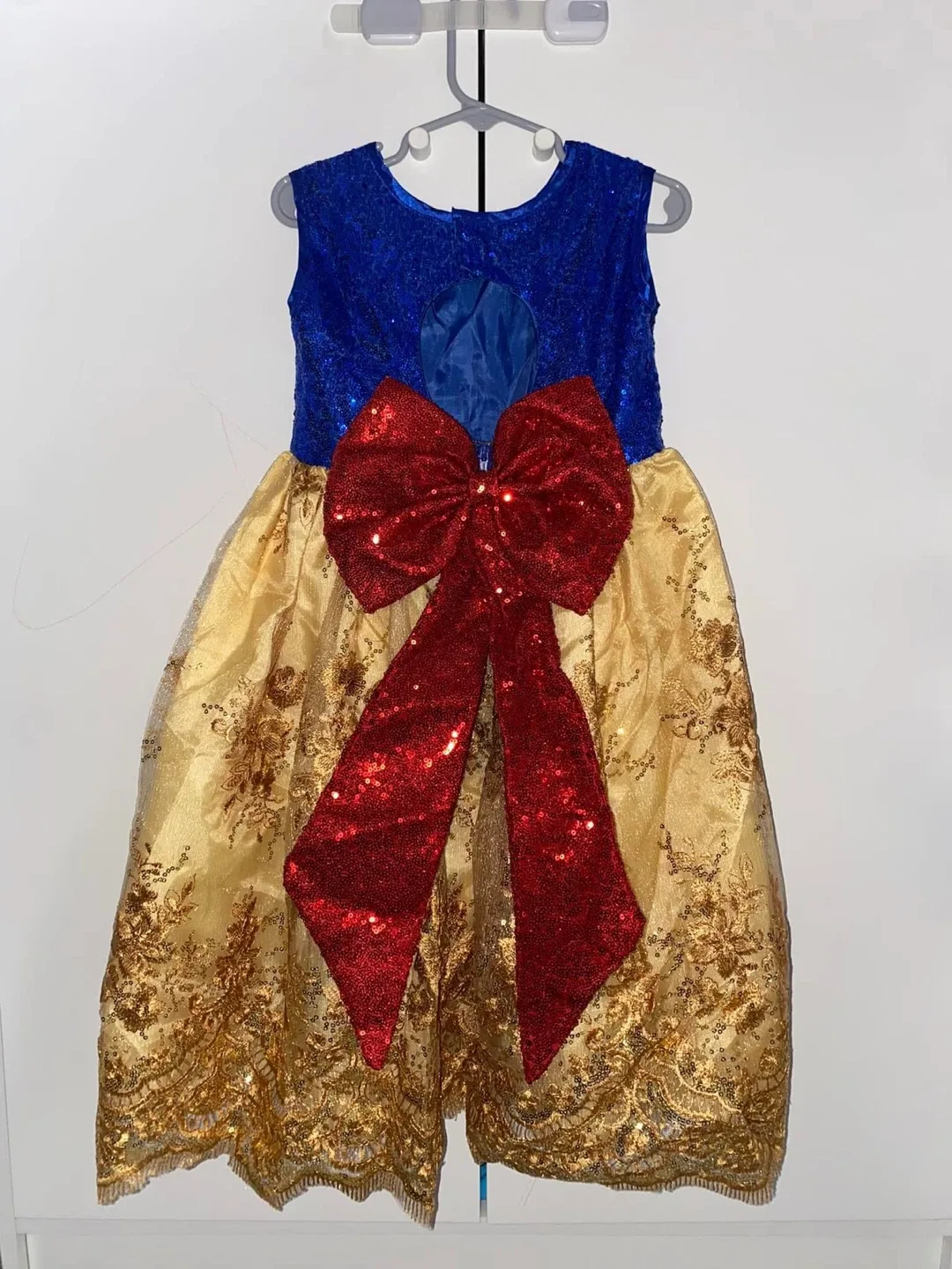 Snow White Costume image indicator(3)