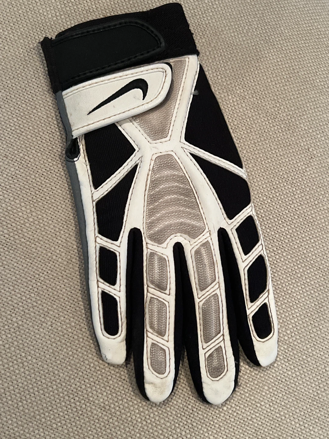 Nike D-Tack 6.0 Lineman single Glove