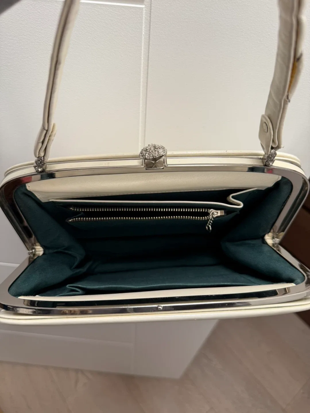 Vintage White Handbag image indicator(2)