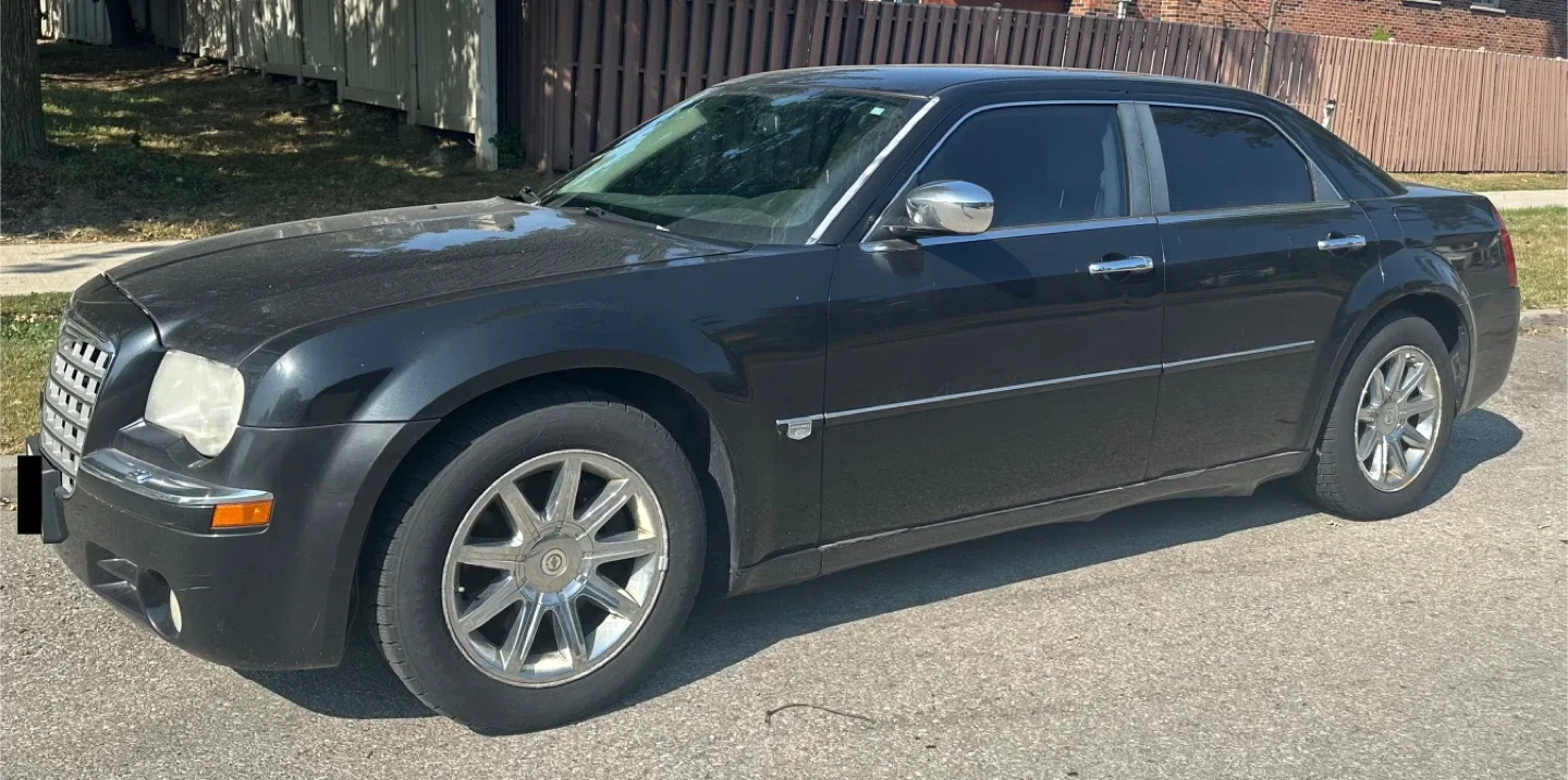 Chrysler 300C Sedan image indicator(2)