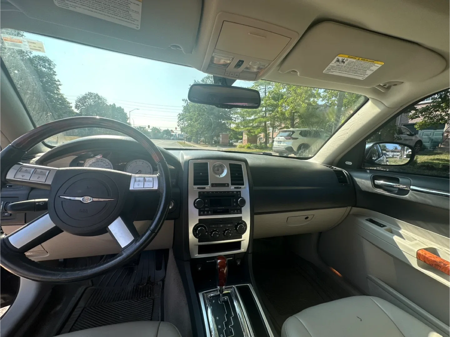 Chrysler 300C Sedan image indicator(5)