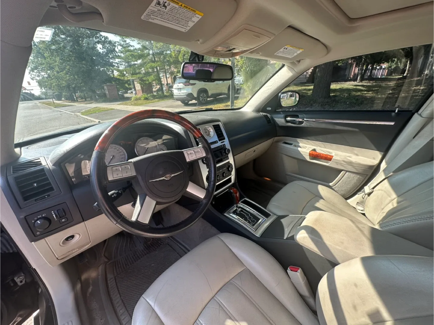 Chrysler 300C Sedan image indicator(6)