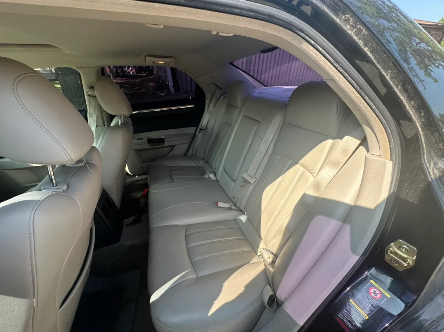 Chrysler 300C Sedan image indicator(7)