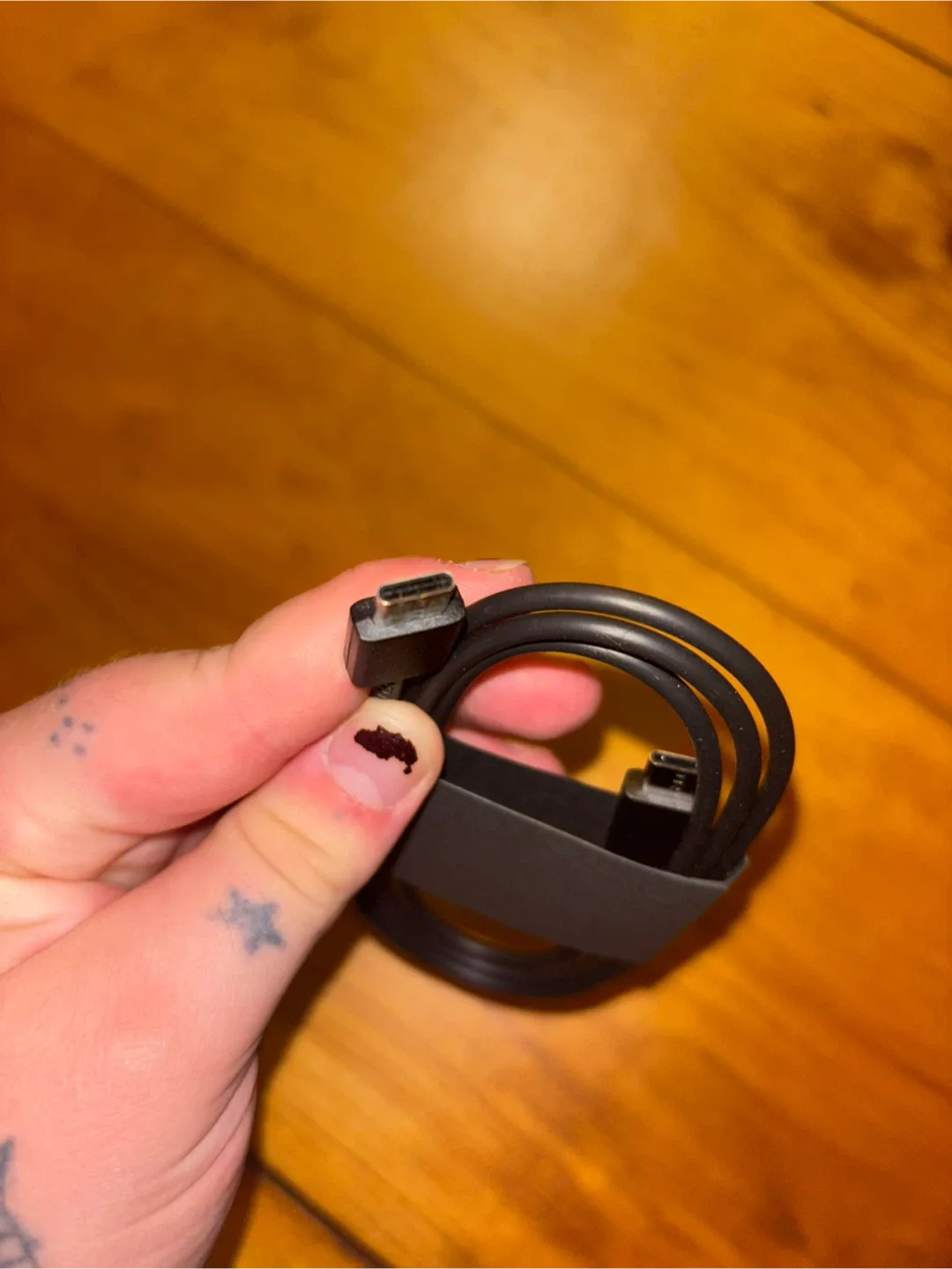 USC-C Charging Cable - Black & White image indicator(2)