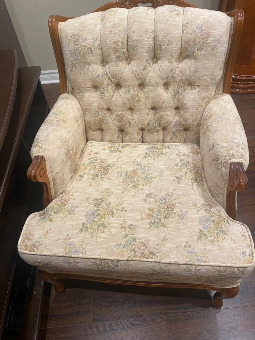 Floral Armchair image indicator(2)