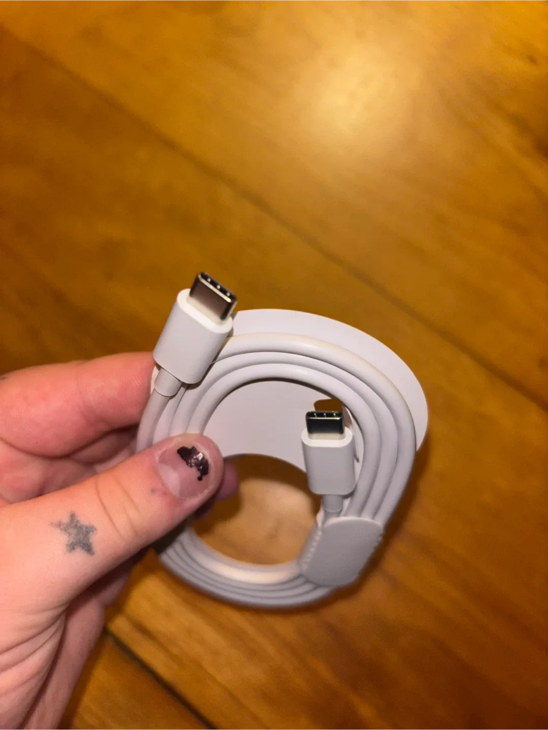 USC-C Charging Cable - Black & White image indicator(4)