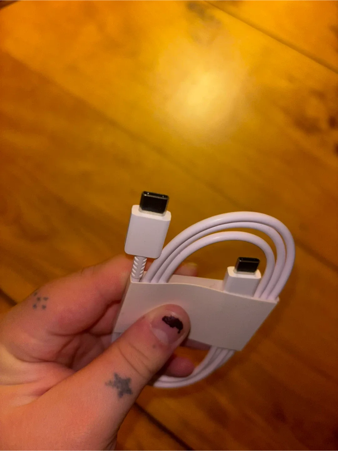 USC-C Charging Cable - Black & White image indicator(6)