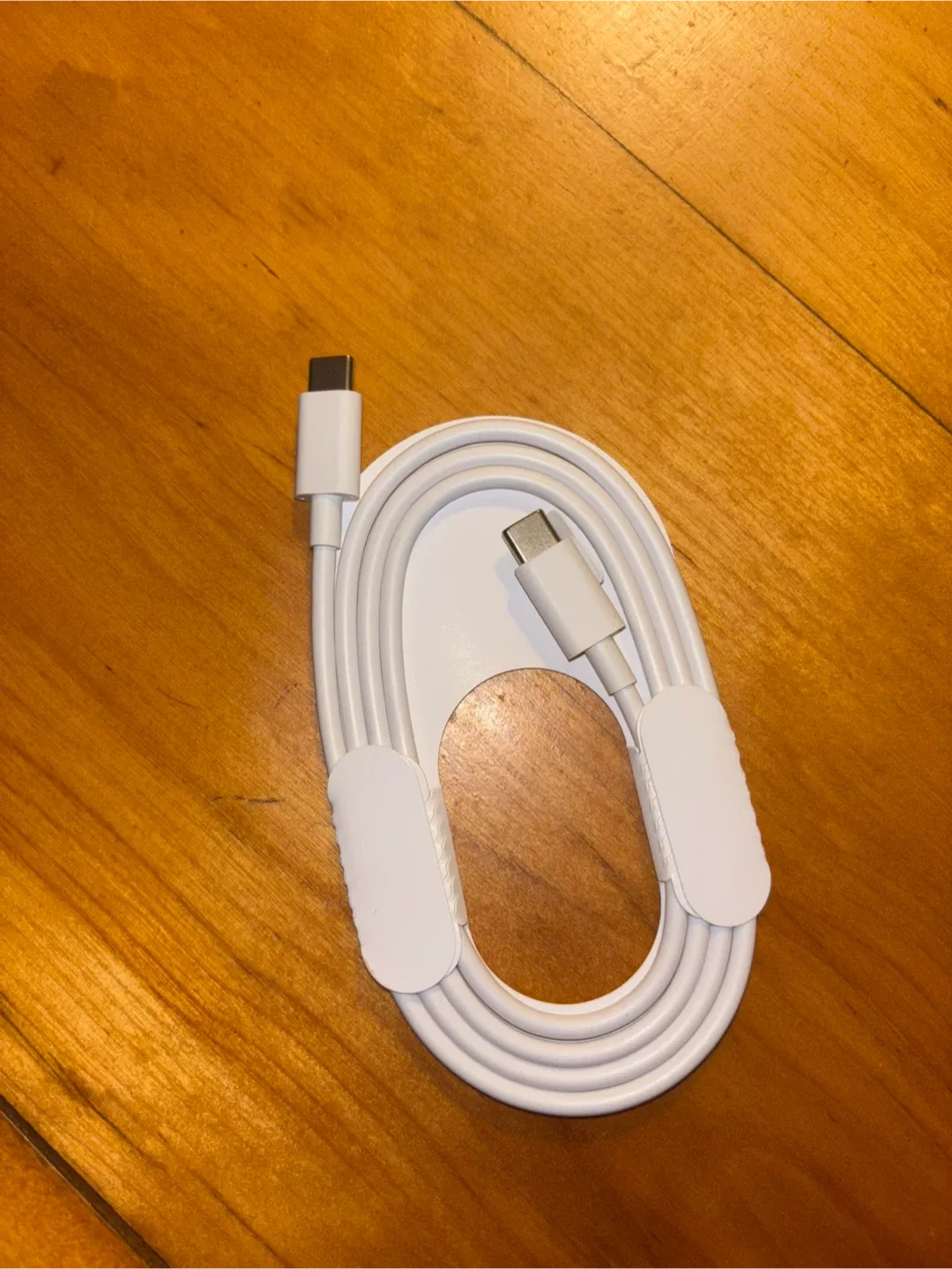 USC-C Charging Cable - Black & White image indicator(3)