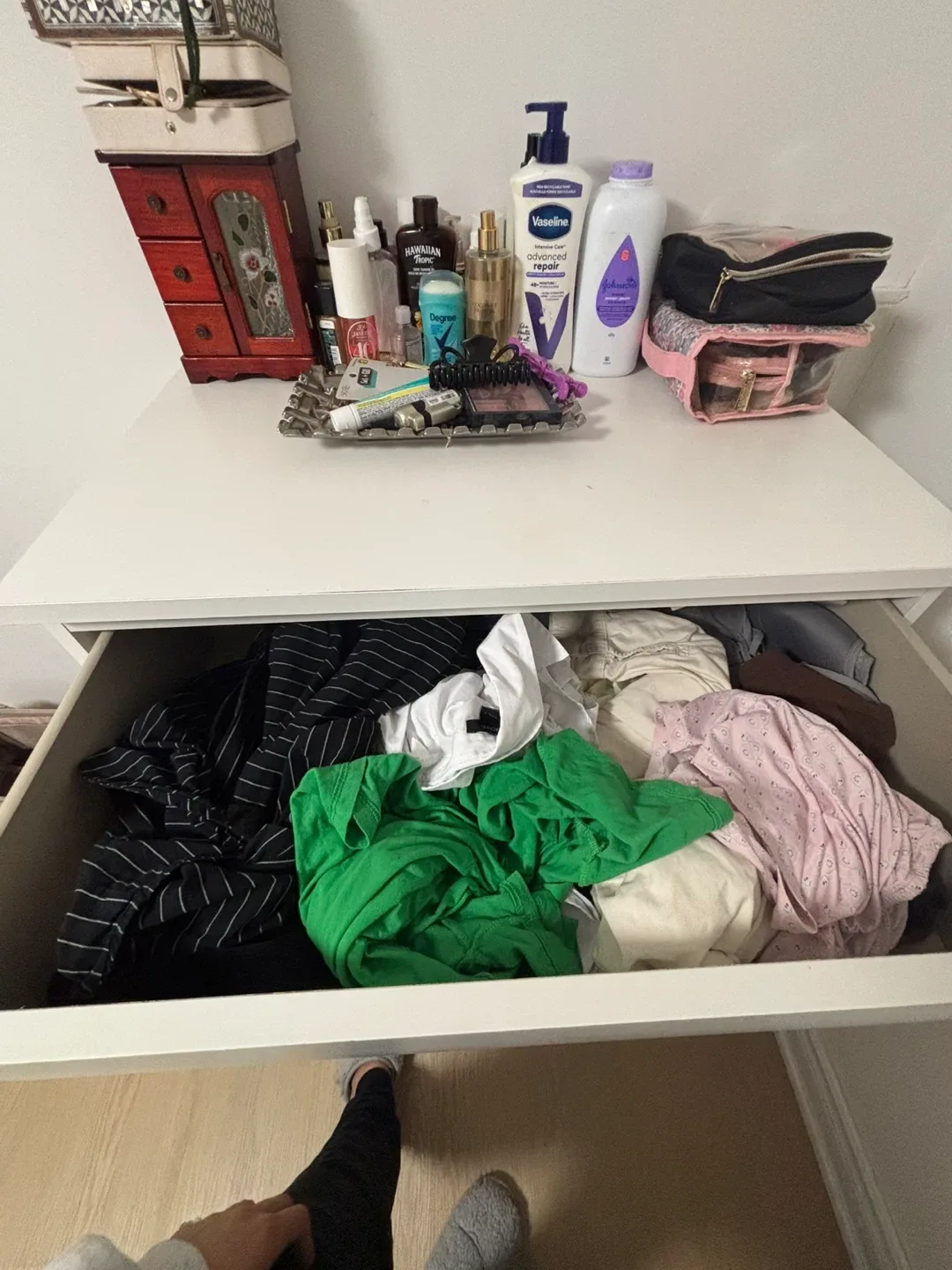 White four drawer dresser image indicator(4)