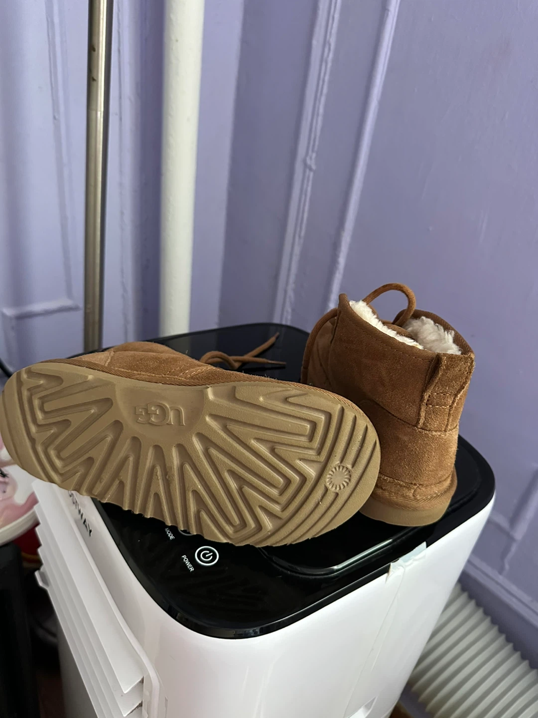 UGG Neumel Chukka Boots - Size 3 kids - photo 3