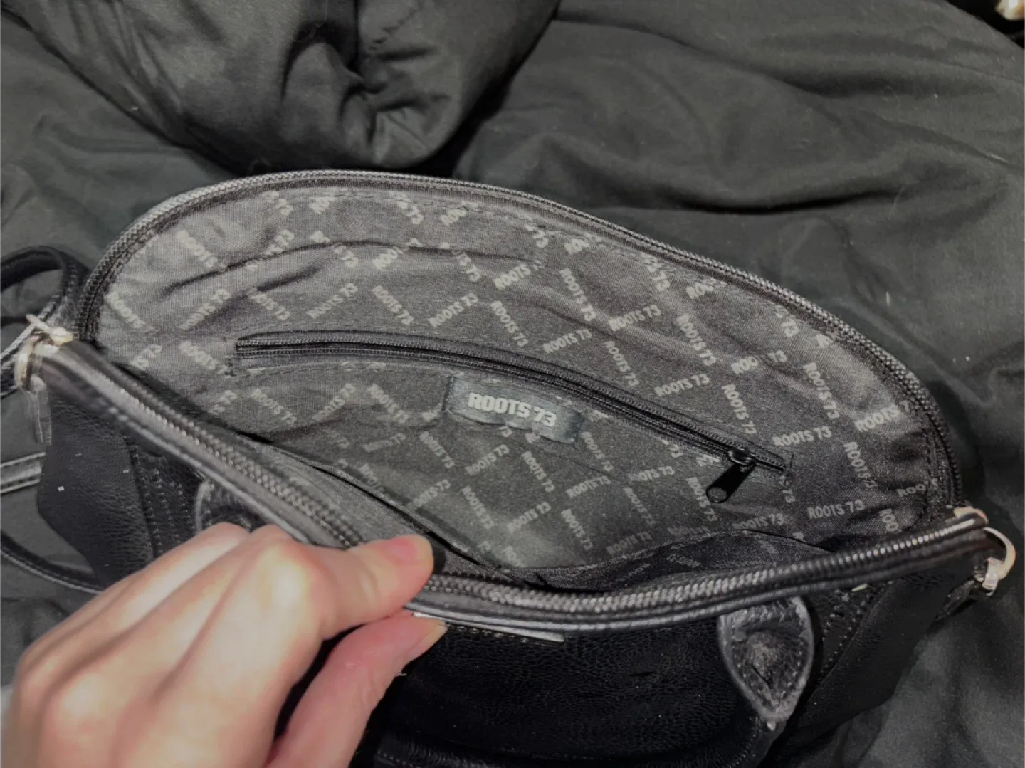 Roots 73 Black Shoulder Bag image indicator(4)