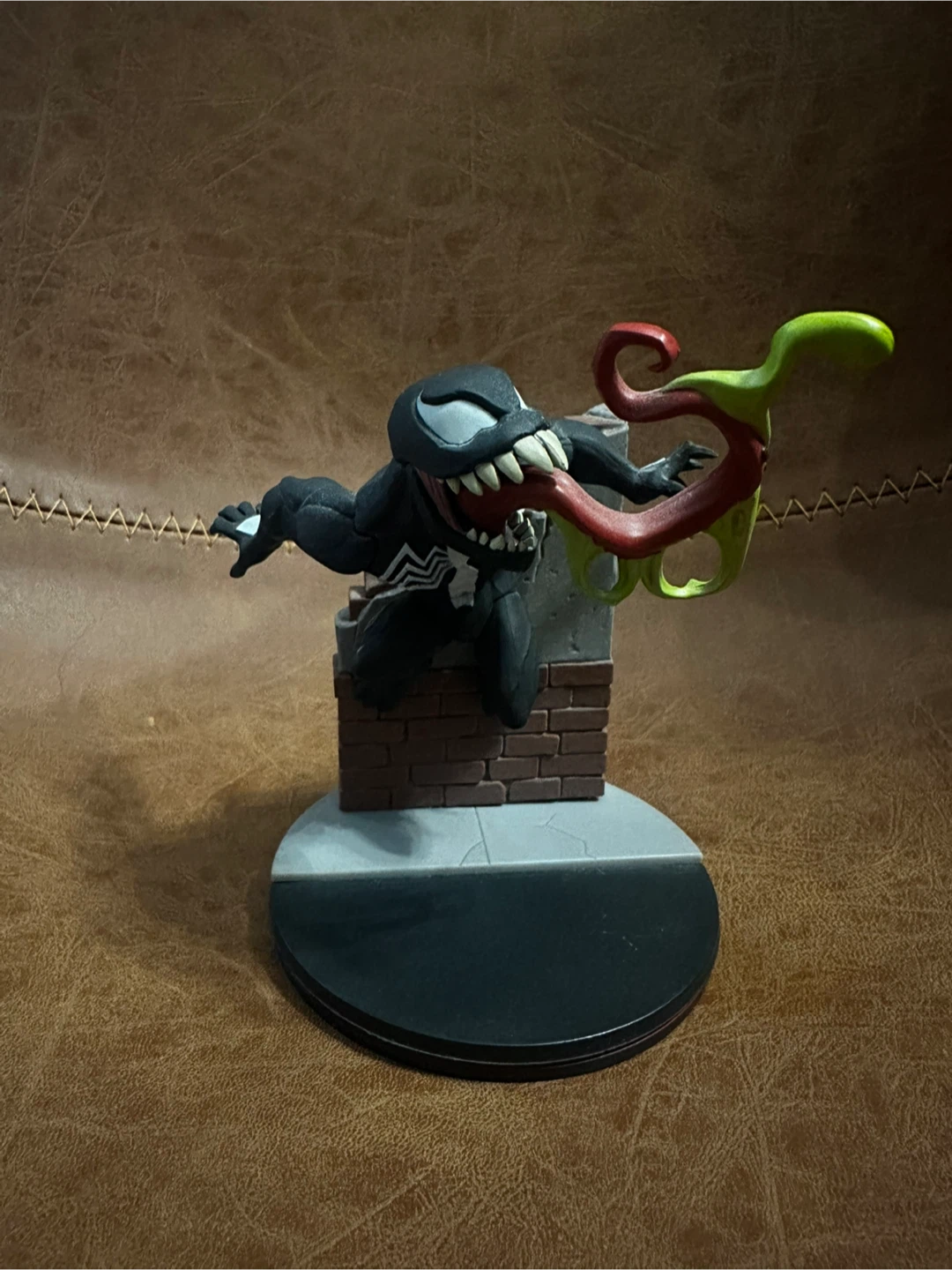 Venom statue quantum mechanix