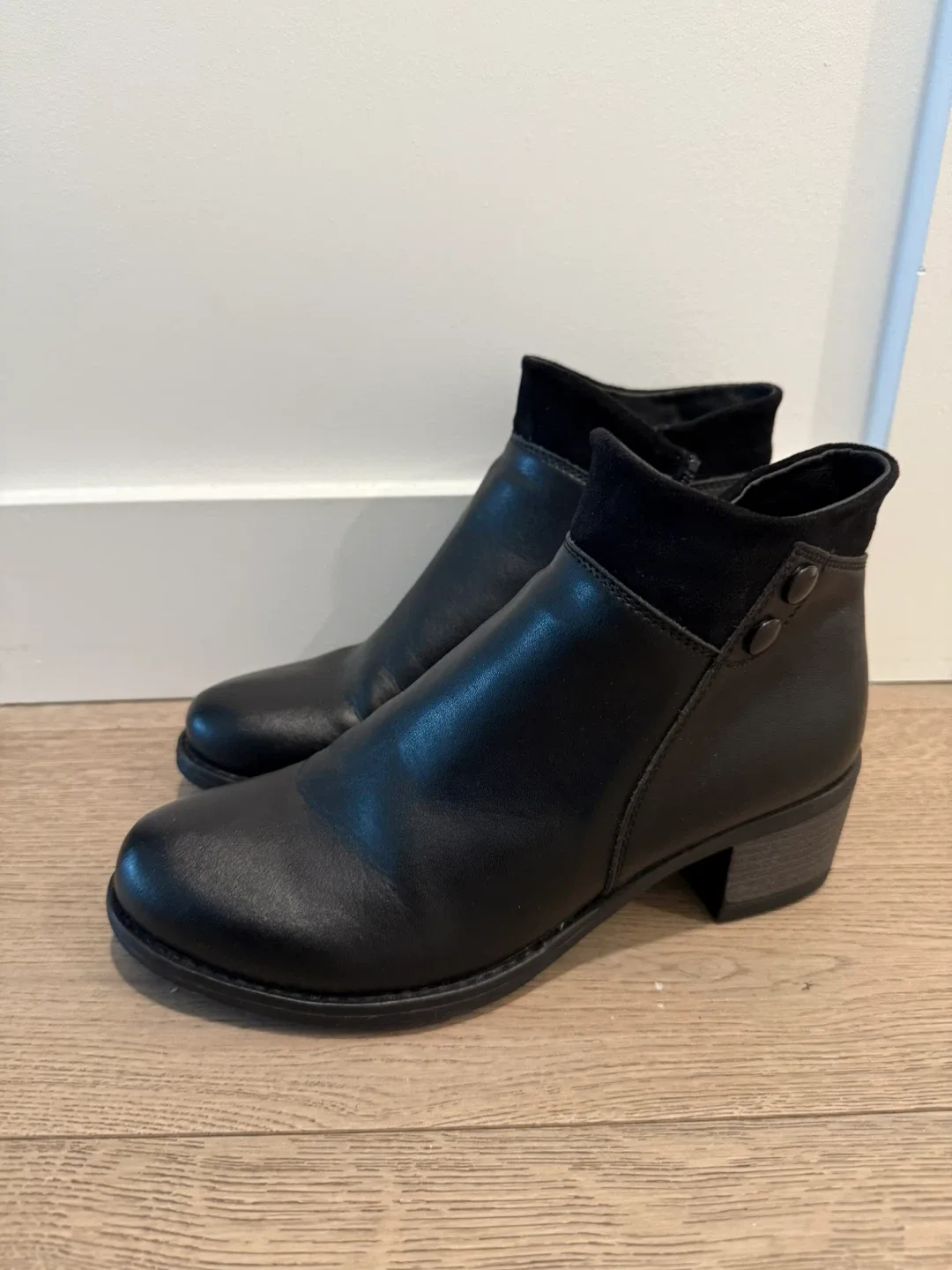 Aqua Diva Black Leather Ankle Boots - Size 8 thumbnail