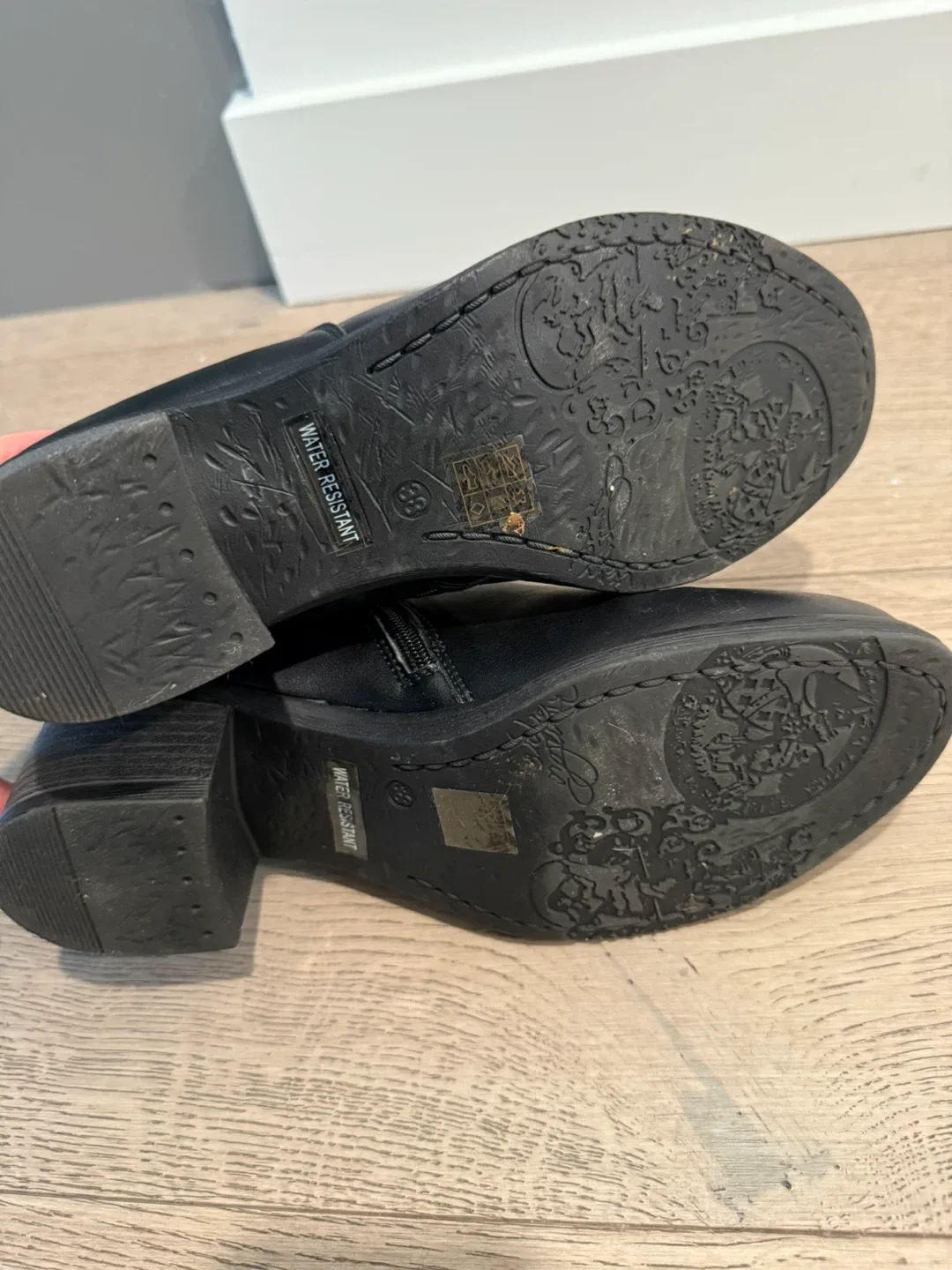 Aqua Diva Black Leather Ankle Boots - Size 8 image indicator(3)